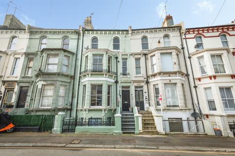 1 bed property, in Cambridge Gardens, £110,000