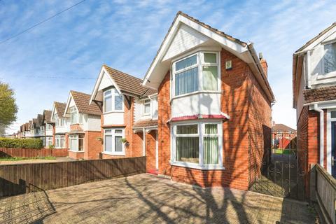 3 bed property, in Tuffley Avenue, £250,000