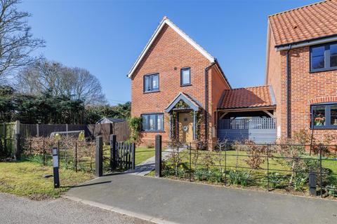 3 bed property, in Felgate Close, £330,000
