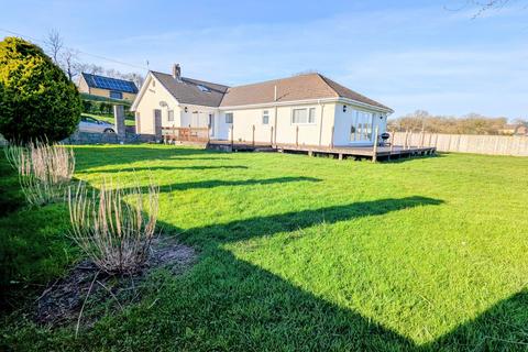 3 bed property, in Mynyddcerrig, £585,000