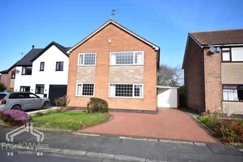 4 bed property, in Richmond Avenue, £425,000