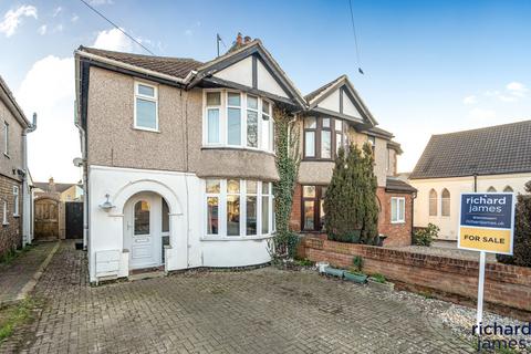4 bed property, in Whitby Grove, £280,000