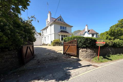 5 bed property, in Ferry Road, £1,150,000