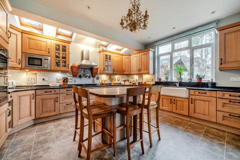 4 bed property, in Hill Crescent, £1,500,000