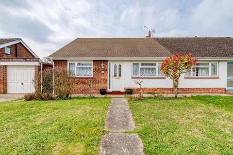2 bed property, in Dukes Drive, £260,000