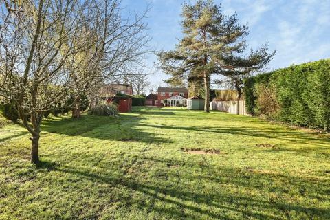 4 bed property, in Alcester Road, £750,000