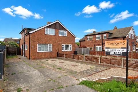 2 bed property, in Thorpe Road, £210,000