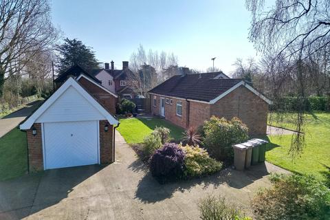 3 bed property, in Hall Bungalow, £450,000