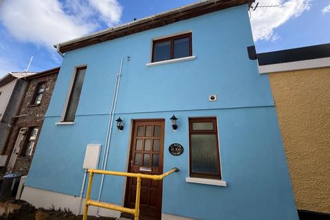2 bed property, in Cubitts Court, £159,950