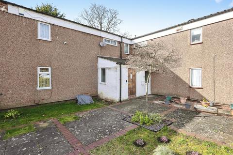 3 bed property, in Roebuck Close, £130,000