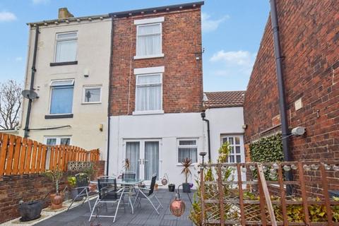 3 bed property, in Lower Wortley Road, £210,000