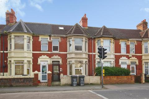 5 bed property, in County Road, £325,000