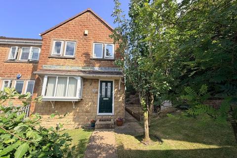 3 bed property, in Highfell Rise, £230,000