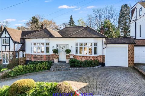 3 bed property, in Weald Close, £850,000