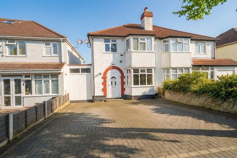 3 bed property, in Brooklands Road, £315,000