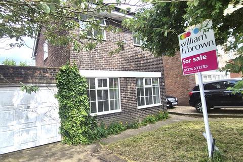 3 bed property, in Dalecroft Rise, £200,000