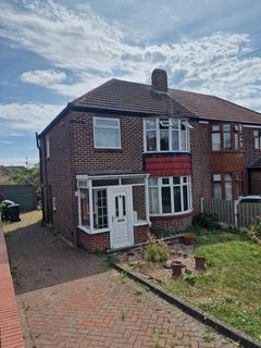 3 bed property, in Bent Lathes Avenue, £275,000