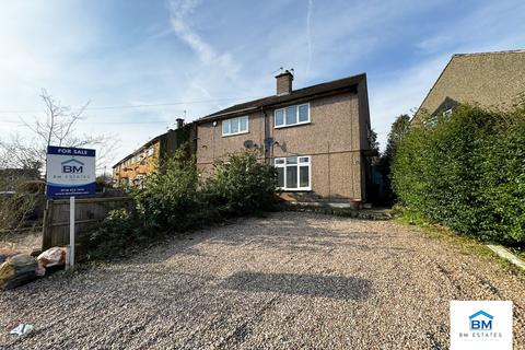 2 bed property, in Julian Road, £165,000