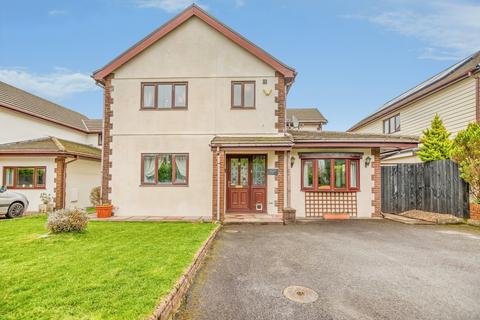 4 bed property, in Llys Eithin, £350,000