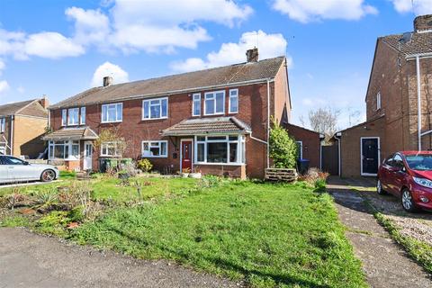 2 bed property, in Franklin Road, £169,950