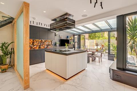2 bed property, in London W14, £3,950,000