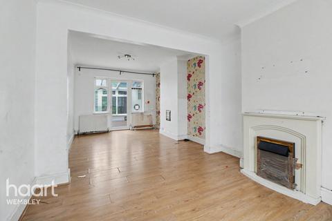 3 bed property, in Wembley Triangle, £600,000