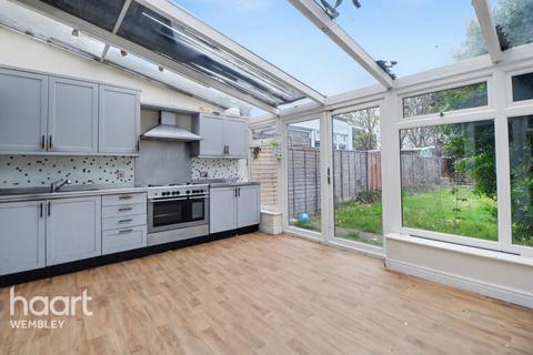 3 bed property, in Wembley Triangle, £600,000
