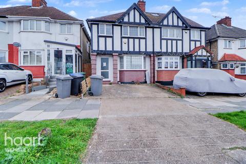 3 bed property, in Wembley Triangle, £600,000
