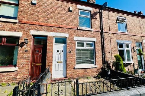 2 bed property, in Gorsey Lane, £160,000
