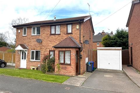 2 bed property, in The Cloisters, £189,950