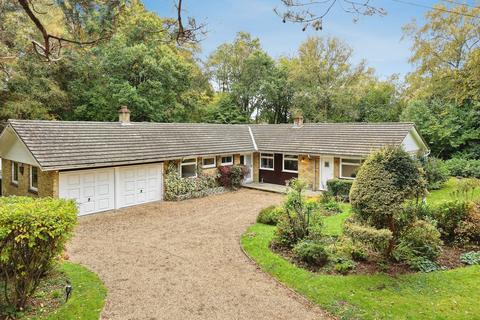 5 bed property, in Lower Beeding, £850,000