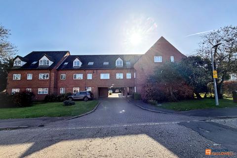 2 bed property, in Beech Court, £130,000