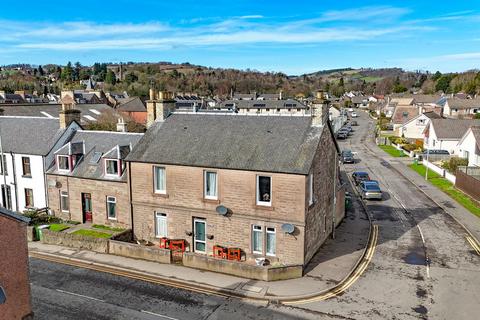3 bed property, in High Street, £150,000