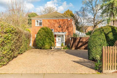 6 bed property, in Elmoor Avenue, £845,000