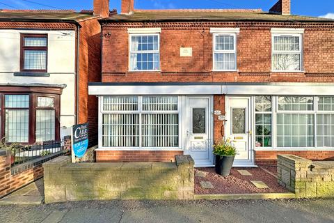 2 bed property, in Station Street, £165,000