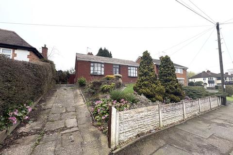 2 bed property, in Aston Road, £160,000