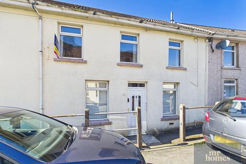 4 bed property, in Twyncarn Road, £195,000