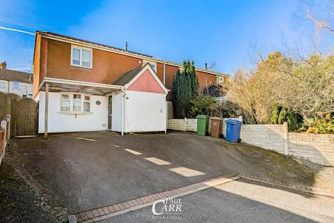3 bed property, in Warren Close, £150,000