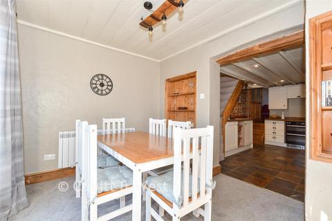 2 bed property, in Lower Street, £325,000