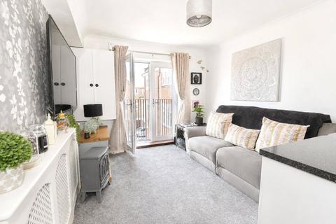 1 bed property, in Riverside Place, £159,950