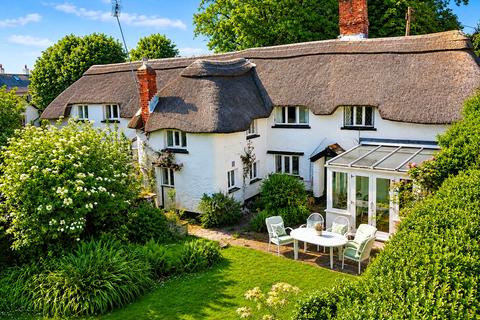 4 bed property, in Chulmleigh, £570,000