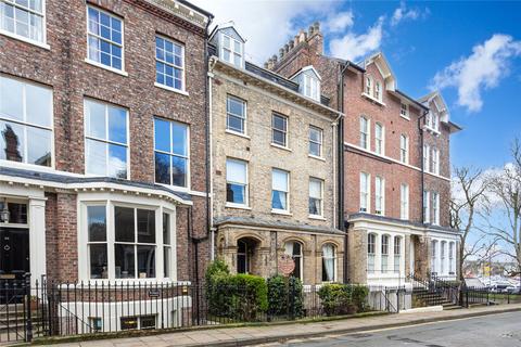 12 bed property, in St. Marys, £1,445,000