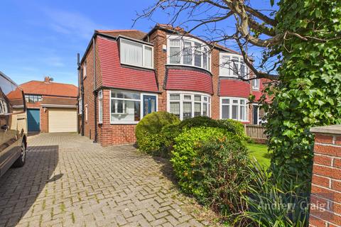 3 bed property, in Mayfield Court, £285,000