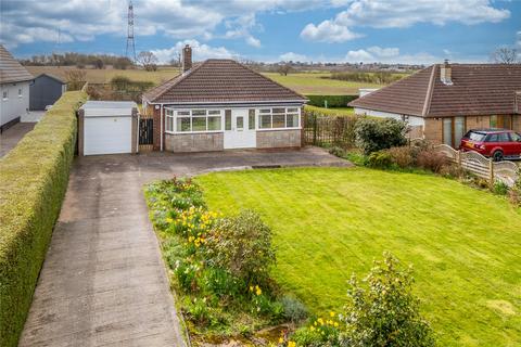 2 bed property, in Robin Lane, £355,000
