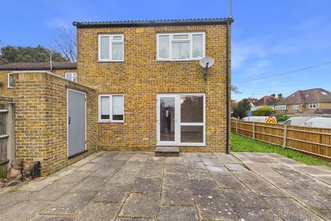 1 bed property, in Closemead Close, £325,000