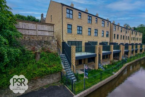 4 bed property, in Corn Mill Court, £420,000