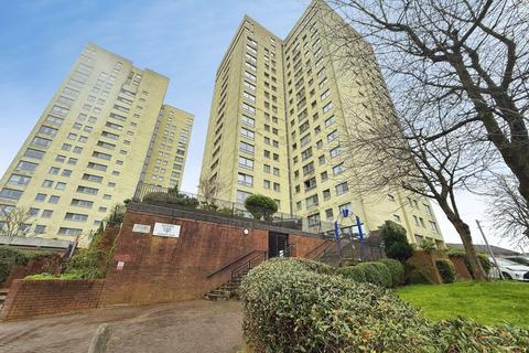 2 bed property, in Avenham Lane, £60,000