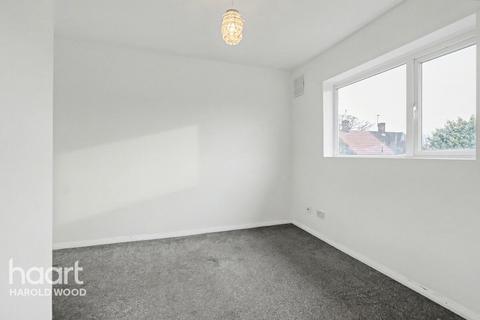 3 bed property, in Colne Drive, £325,000