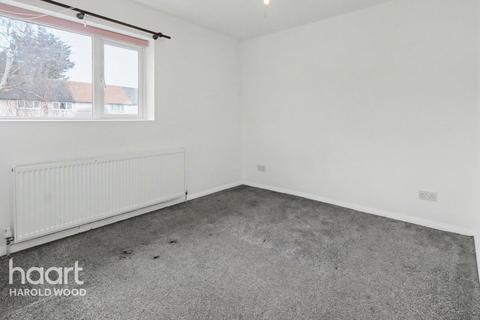 3 bed property, in Colne Drive, £325,000