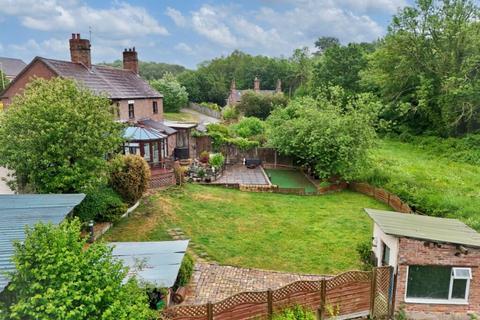 2 bed property, in Brick Kiln Bank, £365,000